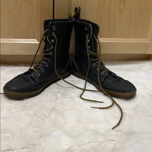 Dr. Marten high Tops - size 8